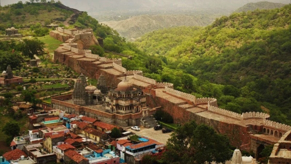 kumbhalgarh-fort-wall-which-is-known-as-great-wall-of-india-history-and-full-details-about-fort-also