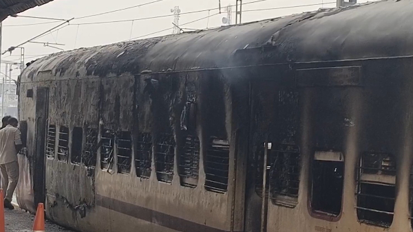 Major Fire Erupts in Patna Fast Passenger Coach at Sasaram Station No Casualties Reported Blaze Controlled Major Fire Erupts in Patna Fast Passenger Coach at Sasaram Station No Casualties Reported Blaze Controlled