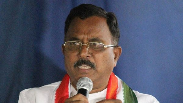 Congress MP Mallu Ravi Supports BJP Minister Bandi Sanjay Over Son s POCSO Case in Cross-Party Solidarity Congress MP Mallu Ravi Supports BJP Minister Bandi Sanjay Over Son s POCSO Case in Cross-Party Solidarity