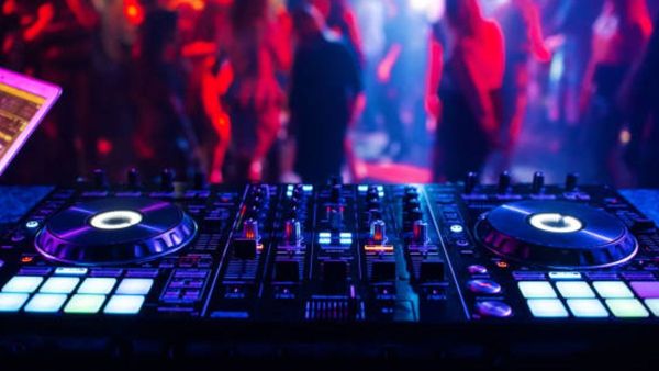 us-foreign-minister-and-marco-rubio-plays-dj-and-dance-at-wedding-in-miami-and-video-goes-viral-on-m us-foreign-minister-and-marco-rubio-plays-dj-and-dance-at-wedding-in-miami-and-video-goes-viral-on-m