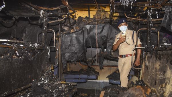 Major Fire Mishap Averted at Nampally Station as Jaipur Express AC B1 and B2 Coaches Catch Fire in Hyderabad Major Fire Mishap Averted at Nampally Station as Jaipur Express AC B1 and B2 Coaches Catch Fire in Hyderabad
