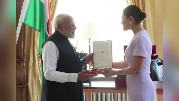 పిఎం మోడీకి స్వీడన్ యొక్క అత్యున్నత రాయల్ ఆర్డర్ ఆఫ్ పోలార్ స్టార్తో సత్కరించారు ఇది అతని 31వ గ్లోబల్ అవార్డు PM మోడీ పిఎం మోడీకి స్వీడన్ యొక్క అత్యున్నత రాయల్ ఆర్డర్ ఆఫ్ పోలార్ స్టార్తో సత్కరించారు ఇది అతని 31వ గ్లోబల్ అవార్డు PM మోడీ