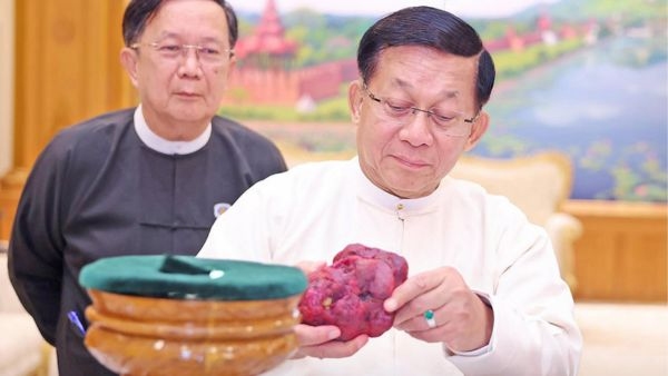 Myanmar Unveils 11 000 Carat Rare Ruby Exceptional 2 kg Gemstone Found Near Mandalay s Mogok Hub in 2026