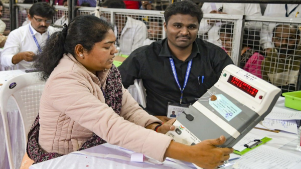 మే 4న రాష్ట్రంలో కౌంటింగ్ కేంద్రాలు 62కి ఏకీకృతం కావడంతో తమిళనాడు మరింత వేగంగా ఫలితాలు సాధించింది.