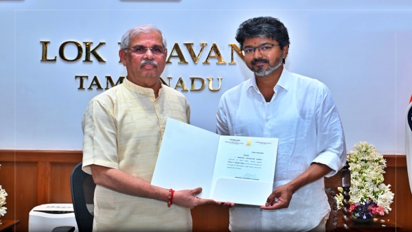 విజయ్ క్యాబినెట్ జాబితా దళపతిని ముఖ్యమంత్రిగా పని చేయడానికి హోమ్ మరియు ఫైనాన్స్ పోర్ట్‌ఫోలియోలతో విజయ్