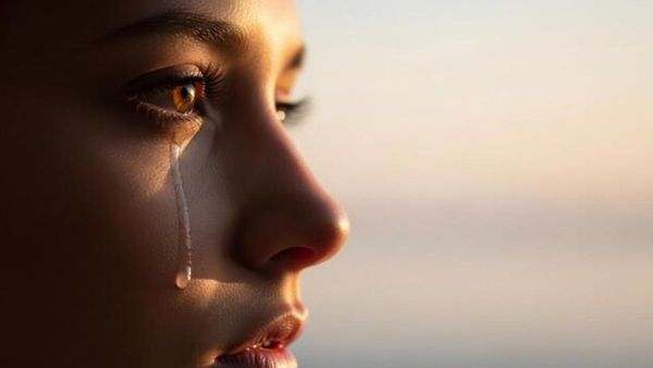 shocking-reasons-behind-women-crying-over-than-men-also-differences-between-women-and-men-hormones