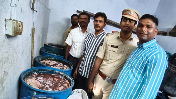 Adulteration pickles Task Force Police raided an illegal unhygienic pickle making unit in Warangal