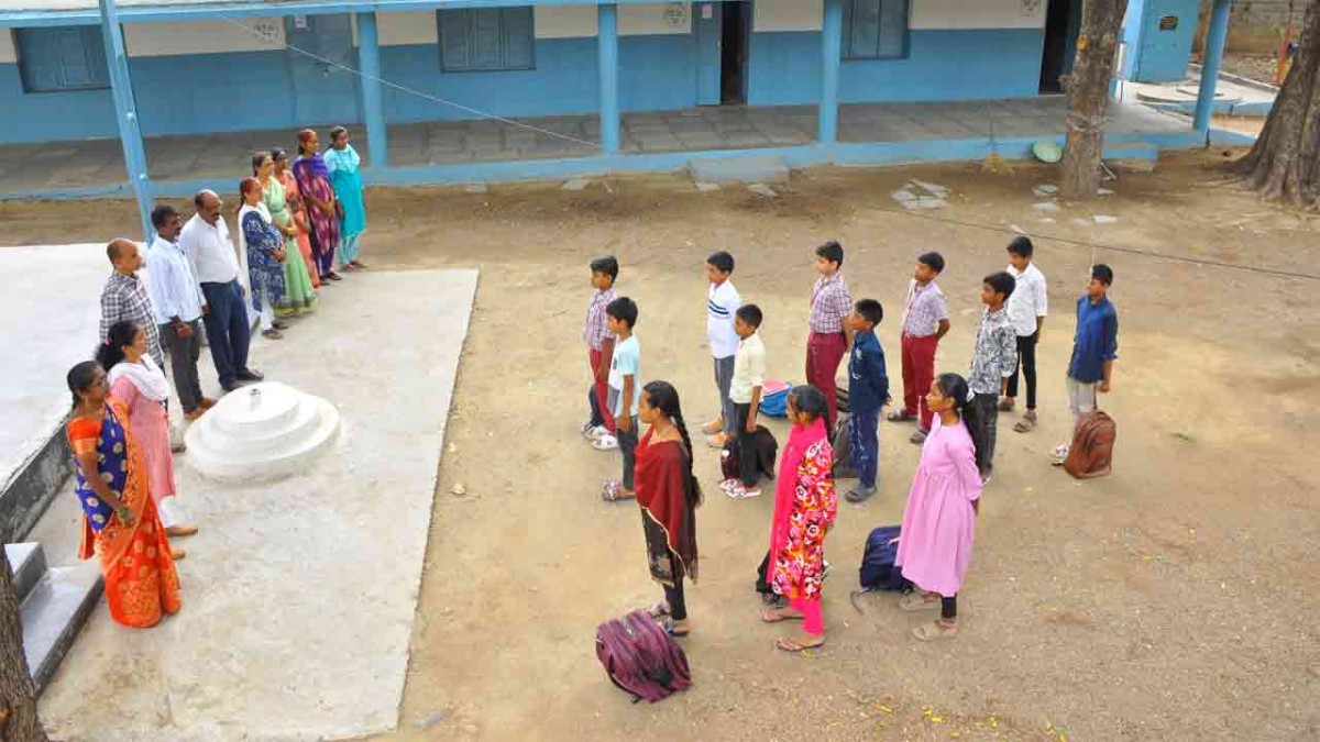 స్కూళ్ల రీ ఓపెన్ పై అమావాస్య ఎఫెక్ట్, వాయిదా