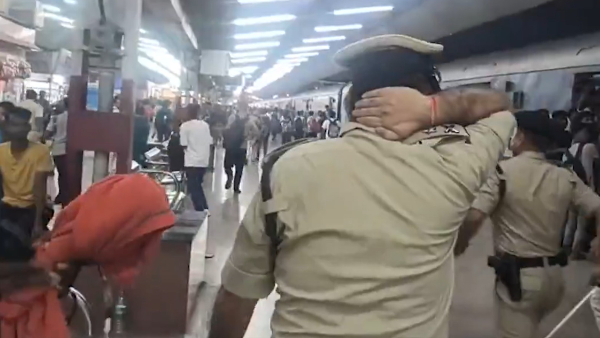 Bihar Exam Protest Turns Violent at Patliputra Station Trains Disrupted as Students Block Tracks Bihar Exam Protest Turns Violent at Patliputra Station Trains Disrupted as Students Block Tracks