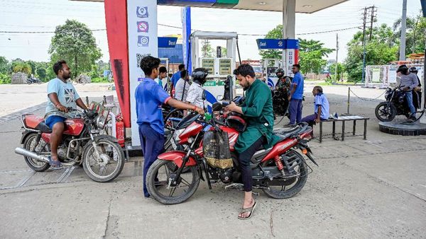 Falling Crude Oil Prices Boost Indian Oil Marketing Companies Margins JP Morgan Report Outlook Falling Crude Oil Prices Boost Indian Oil Marketing Companies Margins JP Morgan Report Outlook