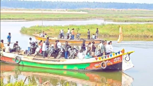 Dangerous Godavari Boat Journeys Pass Capacity at Sompalli Locals Demand Immediate Action from Officials Dangerous Godavari Boat Journeys Pass Capacity at Sompalli Locals Demand Immediate Action from Officials