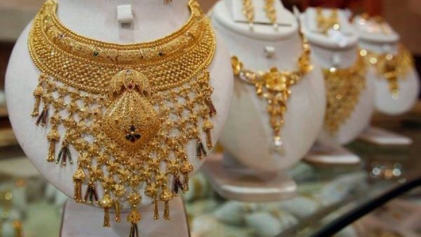 gold-prices-in-pakistan-revealed-by-youtuber-and-got-full-viral-on-social-media-also-comparison-with