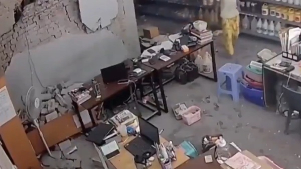 Japan Earthquake Massive 7 2 Magnitude Quake Hits Northern Coast No Tsunami Warning