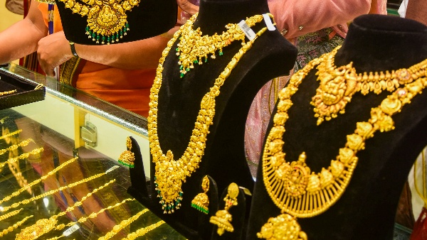 MCX Gold Rises Slightly Despite Weak Global Bullion Market Amid US-Iran Tensions risk dented
