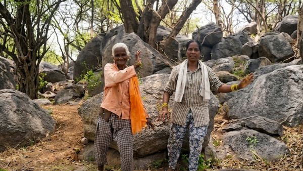 Viral Video Energetic MGNREGA Female Workers Dance Defying Exhaustion In Jagtial Rural District Viral Video Energetic MGNREGA Female Workers Dance Defying Exhaustion In Jagtial Rural District