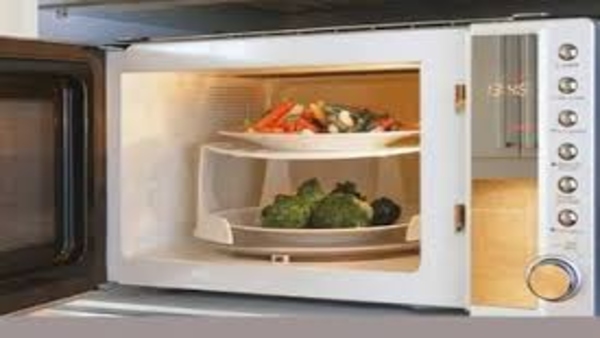 microwaves-heat-food-evenly-preserving-taste-and-nutritional-value-but-overcooking-or-using-improp