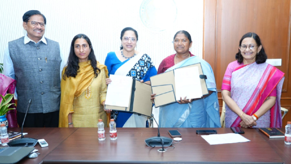 minister-seethakka-on-behalf-of-telangana-women-and-child-welfare-department-make-mou-with-taruni