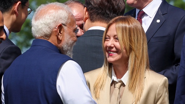 PM Modi and Meloni Go Viral Again at G7 Summit With the Most Famous Couple on Instagram group photo PM Modi and Meloni Go Viral Again at G7 Summit With the Most Famous Couple on Instagram group photo
