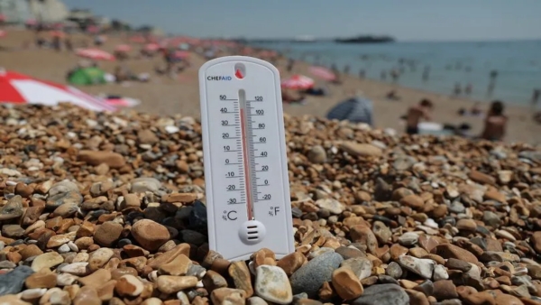 UK Records Scorching Temperatures Above 40 Degrees Red Alert Declared in France UK 40 degrees