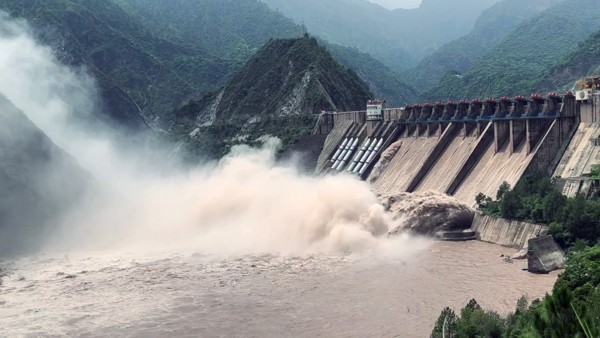 All Gates of Salal Dam Open After Heavy Rain Sends Chenab Water Levels Soaring Jammu and Kashmir