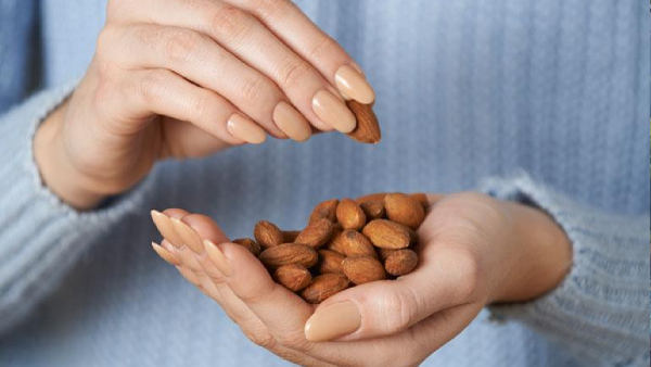 almonds-used-as-snacks-in-the-diets-of-hyperlipidemic-subjects-significantly-reduce-coronary-heart-d almonds-used-as-snacks-in-the-diets-of-hyperlipidemic-subjects-significantly-reduce-coronary-heart-d