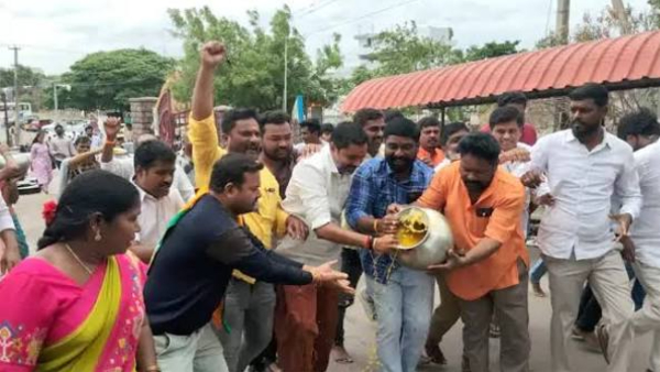 bhadrakali temple political tension political drama at Sri Bhadrakali Temple as Congress BRS bjp
