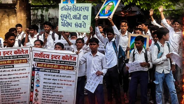 UP Fatehpur School Children Win Written Assurance From Authorities After Massive Infrastructure Protest UP Fatehpur School Children Win Written Assurance From Authorities After Massive Infrastructure Protest