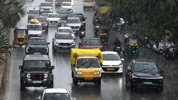 hyderabad-traffic-police-advise-it-employees-to-log-in-early-amid-heavy-rain-alert-details-here