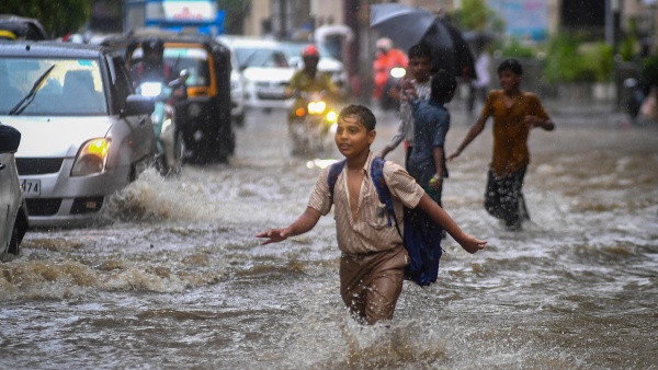 imd-has-issued-a-red-alert-for-mumbai-on-sunday-warning-of-extremely-heavy-rainfall-here-the-detai