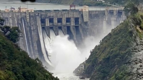 Jammu Kashmir Kishtwar Cloudburst Hits Hydel Project Baglihar Dam Gates Opened as Chenab River Rises High Jammu Kashmir Kishtwar Cloudburst Hits Hydel Project Baglihar Dam Gates Opened as Chenab River Rises High