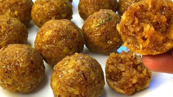 kobbari laddu make delicious and tasty kobbari laddu with jaggery in this process it is yummy kobbari laddu make delicious and tasty kobbari laddu with jaggery in this process it is yummy