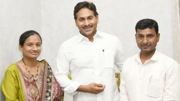 Telangana Journalist KV Reddy Arrested In Midnight Drama Kalvakuntla Kavitha Slams Local Police For Backing AP Police Telangana Journalist KV Reddy Arrested In Midnight Drama Kalvakuntla Kavitha Slams Local Police For Backing AP Police