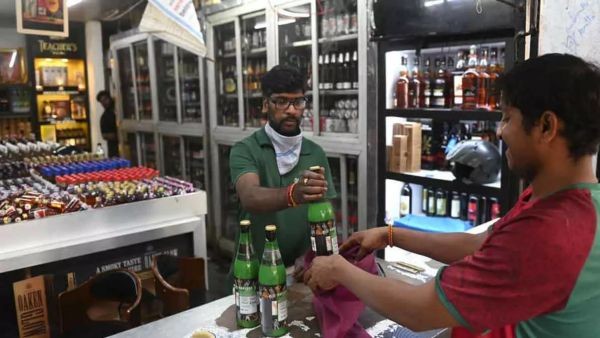 Delhi Liquor Shops to Close Early at 8 PM This Weekend Amid Massive Student Protests at Jantar Mantar