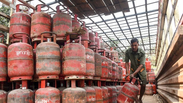 LPG GAS ekyc Greater Hyderabad LPG consumers must complete e-KYC soon or face cylinder supply cutoff LPG GAS ekyc Greater Hyderabad LPG consumers must complete e-KYC soon or face cylinder supply cutoff