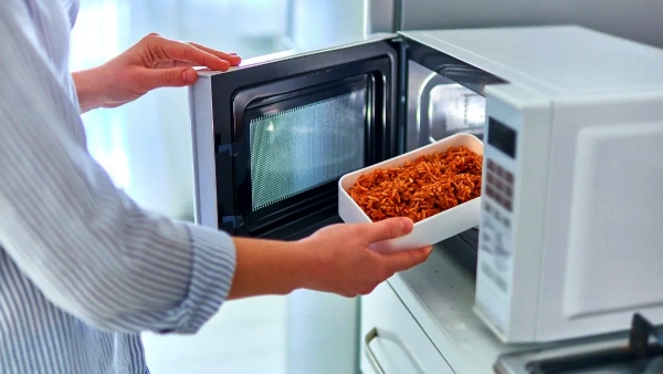 microwave-ovens-are-safe-to-use-and-will-not-cause-cancer-or-any-other-adverse-health-conditions