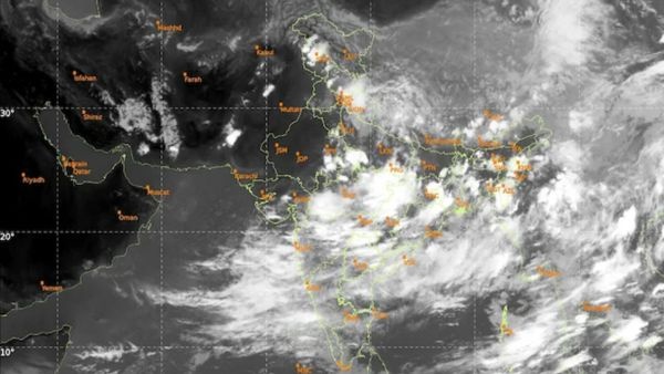 Monsoon Revives In India With 1500 KM Long Cloud Wall Satellite Images Predict Heavy Rainfall Ahead Monsoon Revives In India With 1500 KM Long Cloud Wall Satellite Images Predict Heavy Rainfall Ahead
