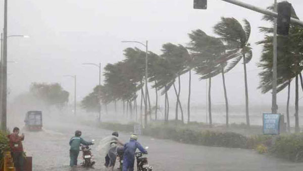 Cyclonic Storm Near Odisha-West Bengal Coast Triggers Strong Wind Warning for North Andhra Cyclonic Storm Near Odisha-West Bengal Coast Triggers Strong Wind Warning for North Andhra