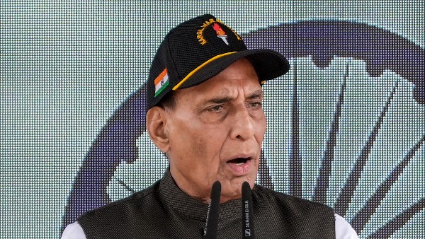 Rajnath Singh Praises Yeh Dil Maange More Spirit of Captain Vikram Batra on Kargil Vijay Diwas Drass Rajnath Singh Praises Yeh Dil Maange More Spirit of Captain Vikram Batra on Kargil Vijay Diwas Drass