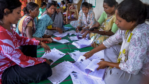 sir-house-to-house-enumeration-for-voter-roll-revision-concludes-on-july-14-in-telugu-states-here-t