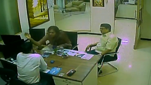 Viral Video former Union Minister MK Alagiri Daughter Slaps SBI Bank Manager in Chennai