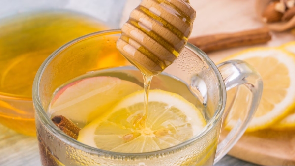 warm-water-with-lemon-and-honey-is-refreshing-drink-packed-with-benefits-as-experts-opinion warm-water-with-lemon-and-honey-is-refreshing-drink-packed-with-benefits-as-experts-opinion