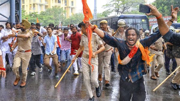 Delhi Police Issue Strict Warning Against Unlawful Jantar Mantar Anti Reservation Protest Assembly Delhi Police Issue Strict Warning Against Unlawful Jantar Mantar Anti Reservation Protest Assembly