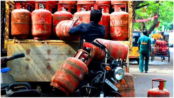 civil-supplies-decided-to-extend-mahalaxmi-scheme-for-over-5-lakh-more-families-likely-to-get-500-g civil-supplies-decided-to-extend-mahalaxmi-scheme-for-over-5-lakh-more-families-likely-to-get-500-g