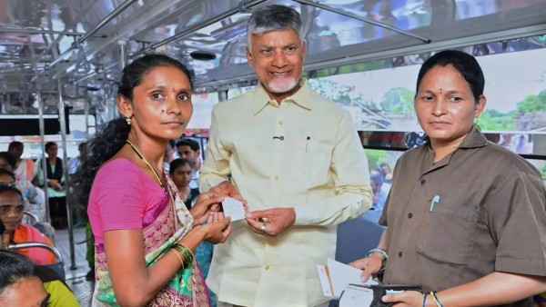 cm-chandra-babu-interacted-with-some-women-beneficiaries-of-the-scheme-and-inquired-about-their-fam cm-chandra-babu-interacted-with-some-women-beneficiaries-of-the-scheme-and-inquired-about-their-fam