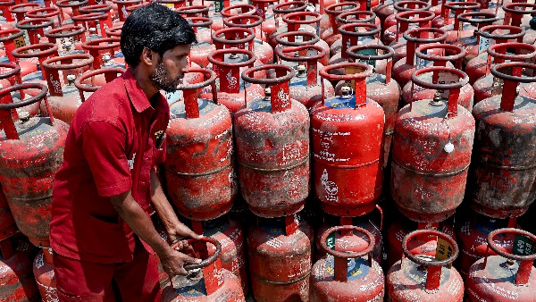 19 KG Commercial LPG Cylinder Prices Reduced by the Rs 200 Oil Marketing Companies From Today 19 KG Commercial LPG Cylinder Prices Reduced by the Rs 200 Oil Marketing Companies From Today