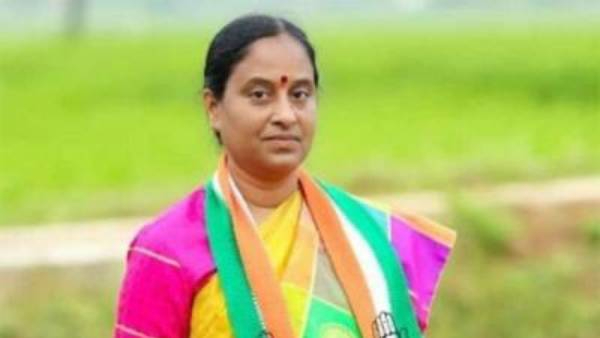 congress-govt-whips-demands-konda-surekha-to-quit-the-party-amid-susmitha-latest-comments-controvers congress-govt-whips-demands-konda-surekha-to-quit-the-party-amid-susmitha-latest-comments-controvers
