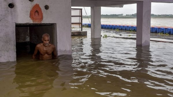 Rising Ganga River Submerges Varanasi Ghats as Uttar Pradesh Deploys NDRF and Tightens Safety Rules