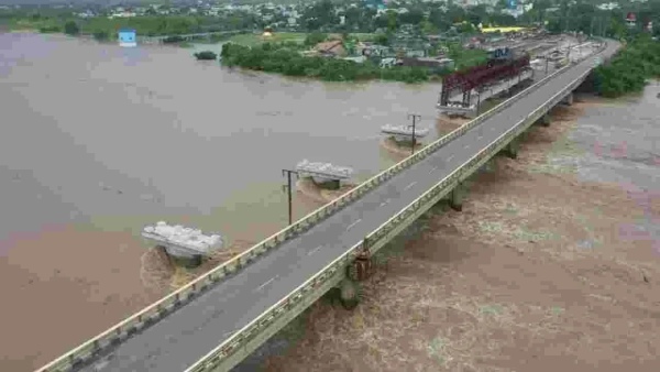 godavari-flood-intensifies-over-13-lakh-cusecs-at-sir-arthur-cotton-barrage-all-175-gates-opened godavari-flood-intensifies-over-13-lakh-cusecs-at-sir-arthur-cotton-barrage-all-175-gates-opened