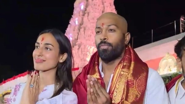 Hardik Pandya Offers Prayers During Suprabhata Seva at Tirumala Temple Set to Become CSK Captain Hardik Pandya Offers Prayers During Suprabhata Seva at Tirumala Temple Set to Become CSK Captain