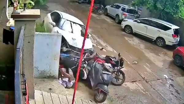 Hyderabad Accident in Hyderabad video goes viral online Accident Hyderabad video goes viral online